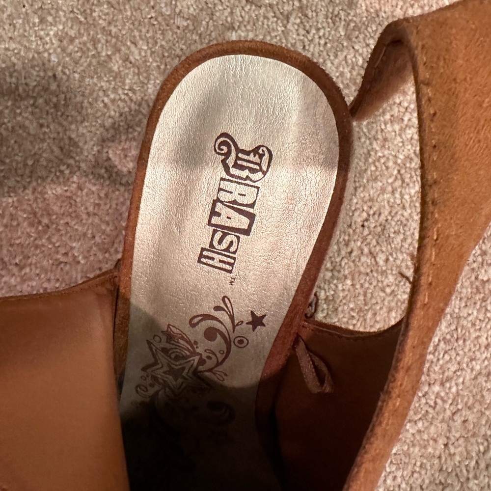 Shoes - Picture 6 of 6